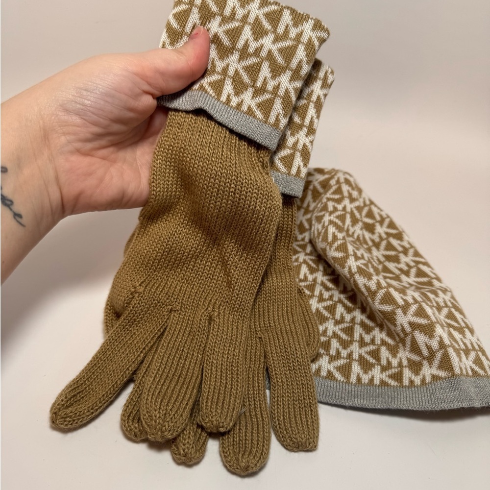 Michael Kors Matching Hat & Gloves Set Brown Gold White Monogram Winter Fashion - Picture 2 of 7